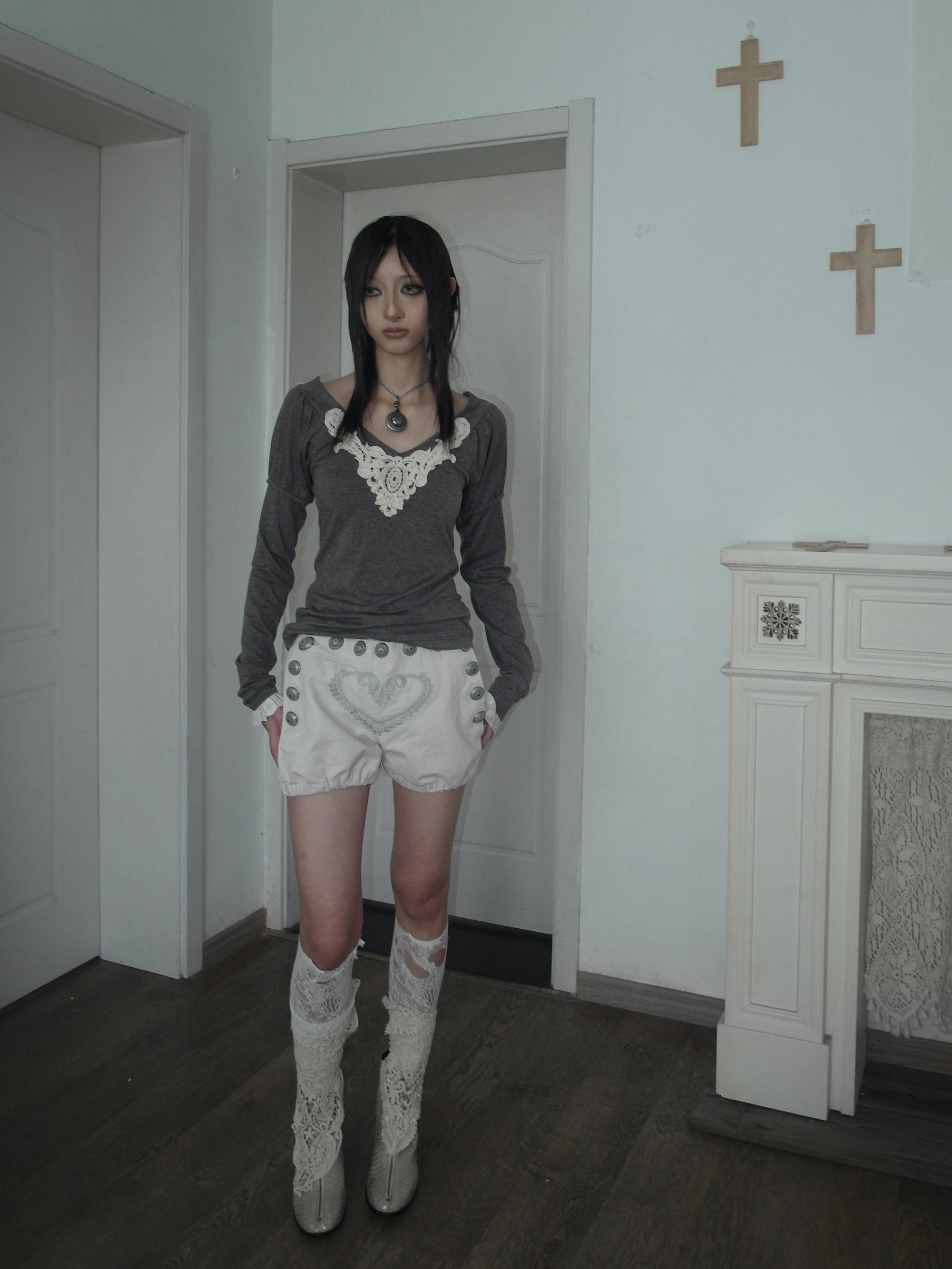 Heart-embroidered court shorts