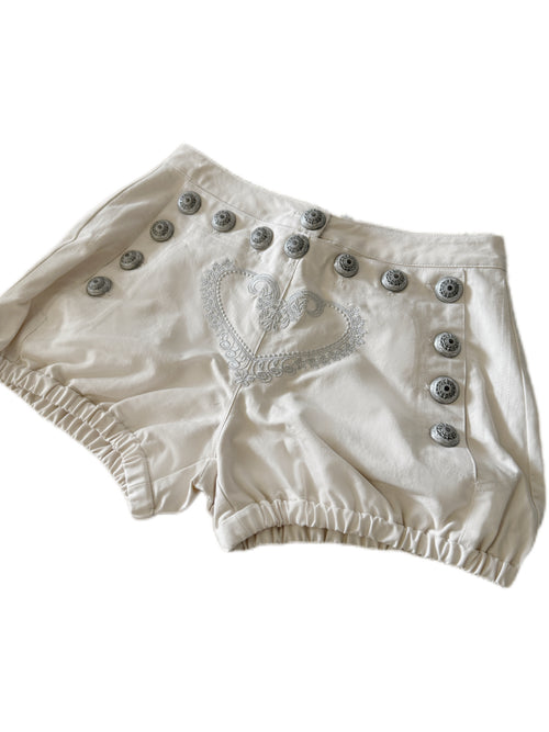 Heart-embroidered court shorts